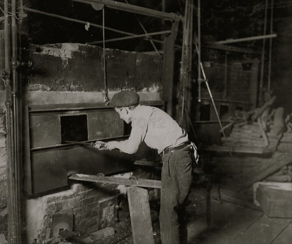 Midnight scene. Cumberland Glass Works, Bridgeton, N.J. 1909