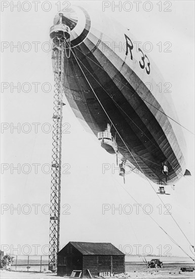 Mooring mast of R - 33