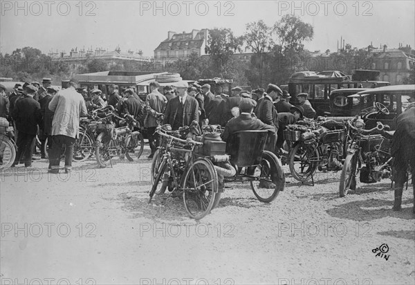 Motorcycles requisitioned, Paris 1915