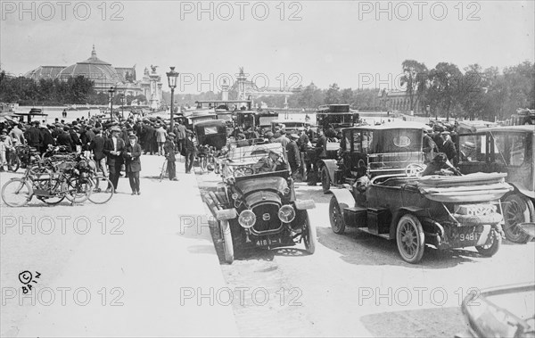 Motorcycles requisitioned, Paris 1915