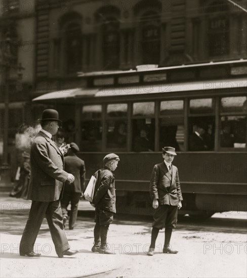 Newsboys in St. Louis 1910