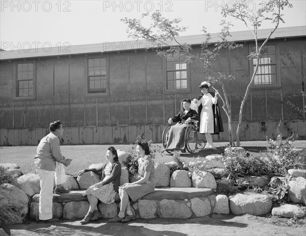 Nurse Aiko Hamaguchi and patient Tom Kano. Others: George Nakano, Keiko Kamahara 1943