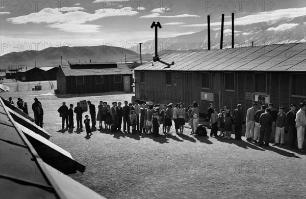 Mess line, noon 1943