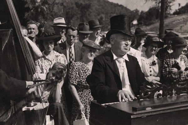 Organ Player 1941