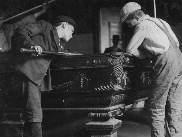 Playing Pool in Pool Branch Château [i.e., Chouteau?] & Manchester. Location: St. Louis, Missouri. 1910