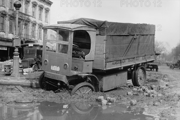 Railway Express Truck Muddle in Ditch 1921