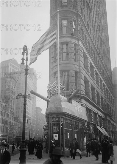 Recruiting Station on First Floor of New York's Flat Iron Building 1918