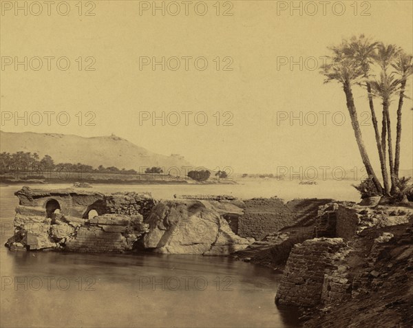 Roman pier. Assouan 1865