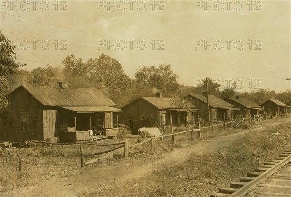 Row of Coal miners shanties on Elk River at Bream, W. Va. Location: Bream, West Virginia 1913