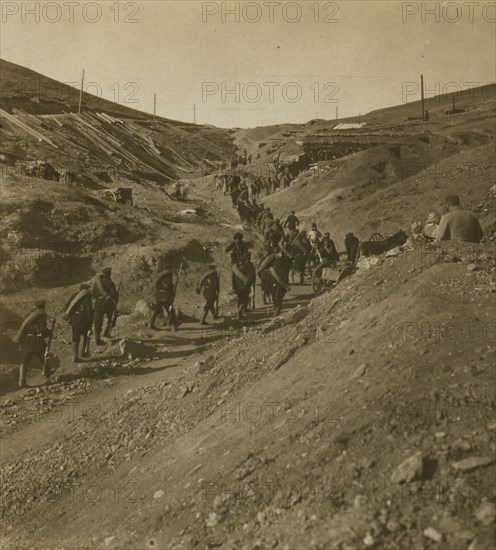 Russians advancing to take the place of fallen comrades  1905