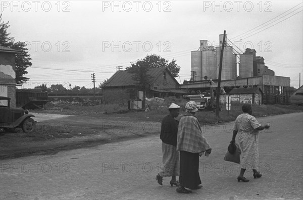 Saturday afternoon in London, Ohio, "the other side of the 1935