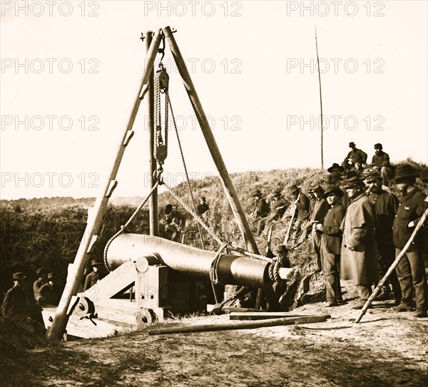 Savannah, Ga., vicinity. Army engineers removing 8-inch Columbiad gun from Fort McAllister 1864