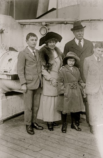 Sir A. Conan Doyle and children nown