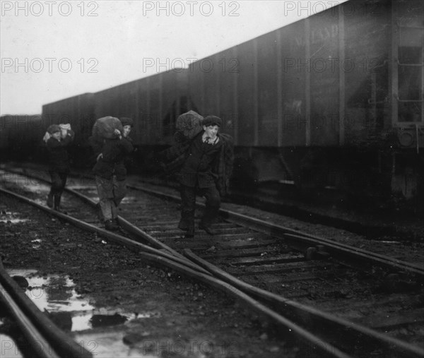 Stealing coal from railroad coal-yard. 1917