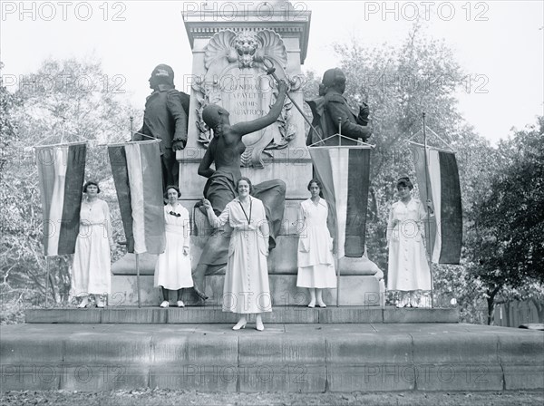 Suffragettes in front of the Lafayette Memorial 1913