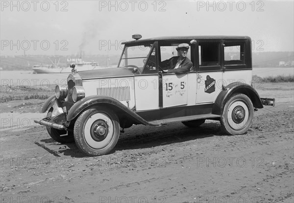 Cabbie Marked with a Luxor shield