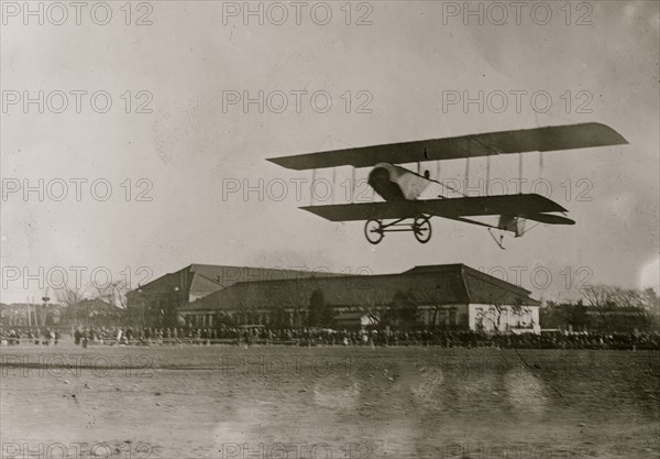 Katherine Stinson flying at Tokyo