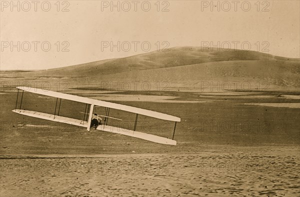 Glider turning to right, Chanute gliding experiments 1902