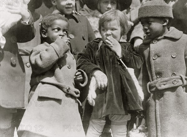 A study in black and white snapped [sic] at the White House 1923