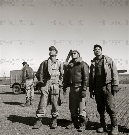 Ground crew sweats in a mission 1945