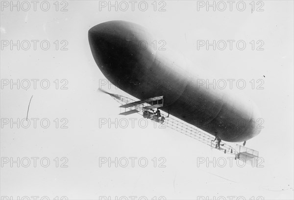 U.S. Army dirigible