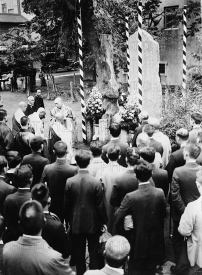 Unveiling memorial to Chinese at Tokyo