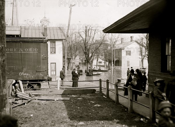 Town flooded by river 1924