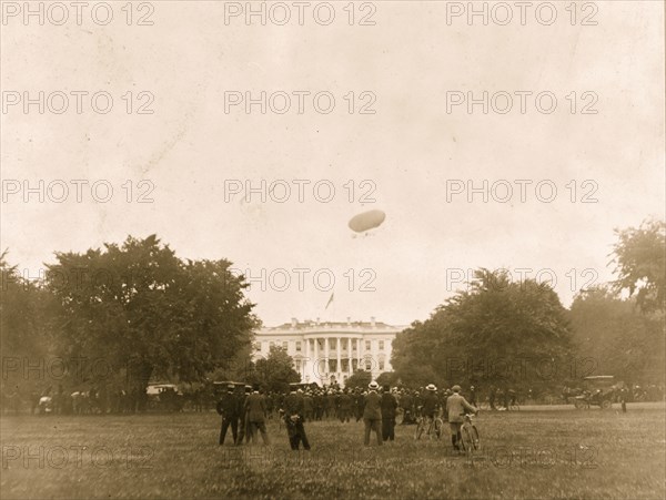 View of air ship above the White House 1906