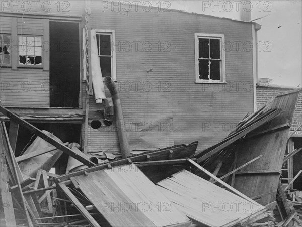 Von Spreckelson Mill blown up by dynamite as Telephone building was blown up in Indianapolis because of labor violence 1909