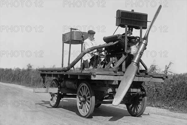 Wheeled vehicle with mounted propeller 1922