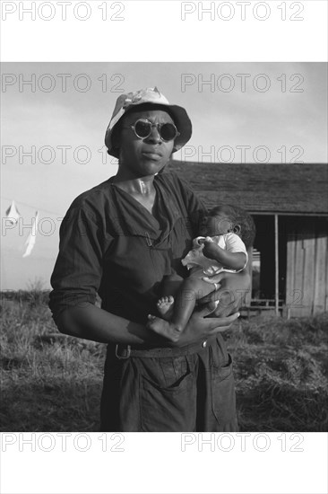 Wife and child of tractor driver 1937
