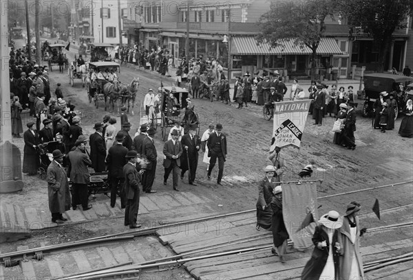 Women and Men march down Long Island Street to gain the Vote