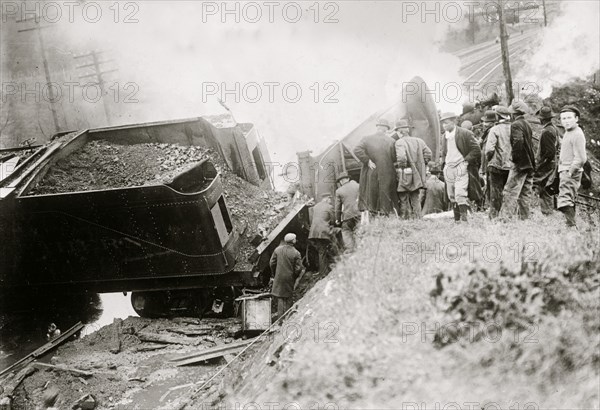 Wreck at Tye River, Va., Southern Ry. Digging out Engineer