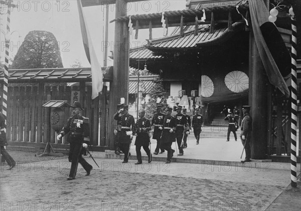 Officers visiting Yasukuni Shrine on Festival