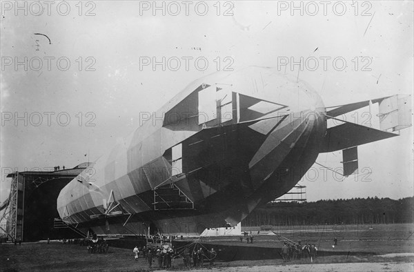 Zeppelin airship for passengers