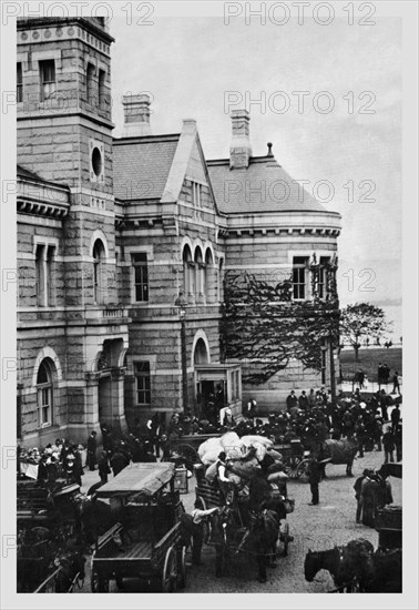 Arriving at Barge Office 1900