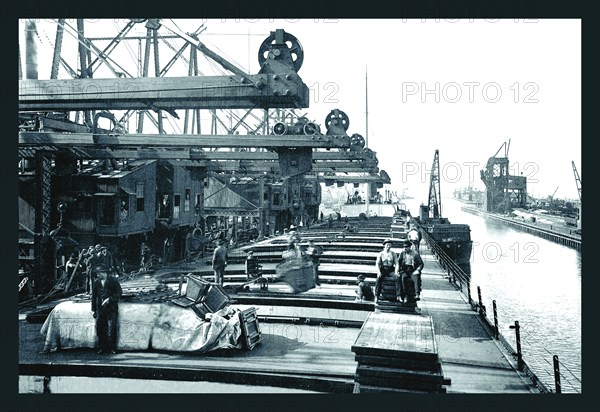 Unloading Ore, Ohio 1900