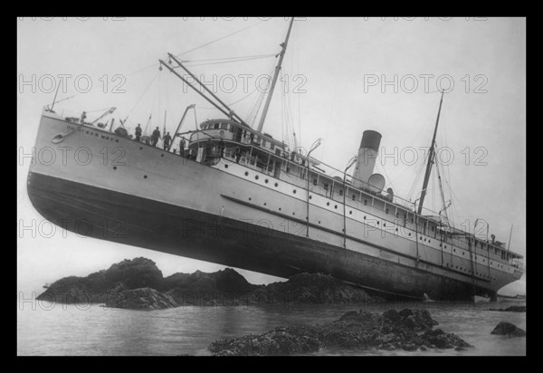 S.S. Princess May - On the Rocks 1910