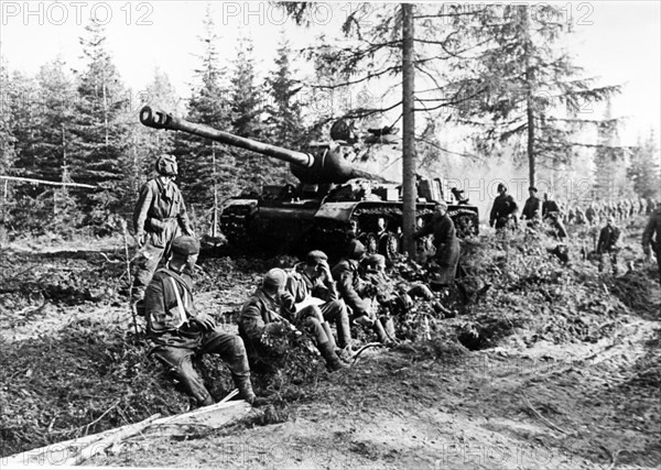 Battle of kursk, on the front roads, world war ll.