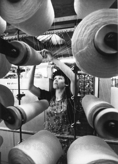 Worker at malitex enterprise in hohenstein-ernstthel (karl marx stadt county), east germany, gdr, 1984, textiles.