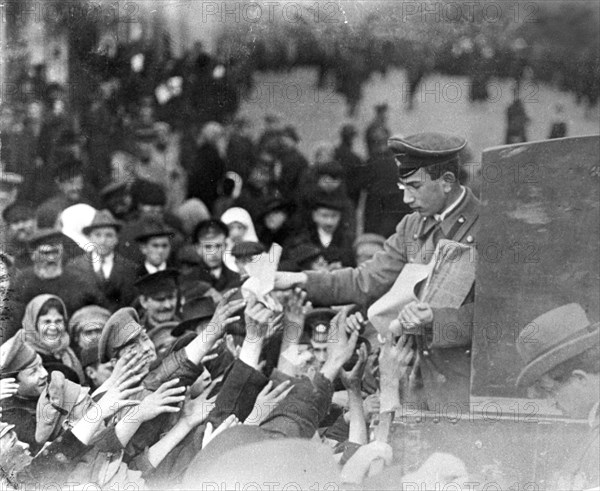 Distribution of revolutionary newspapers in moscow, ussr, feb, 1917.