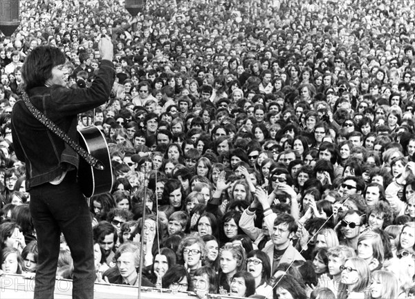 American actor and singer dean reed performs at the hospitality festival prior to the 110th world youth festival, 'his songs telling about the liberation struggle of the peoples are well known and beloved in the gdr', east berlin, gdr, may 13, 1973.