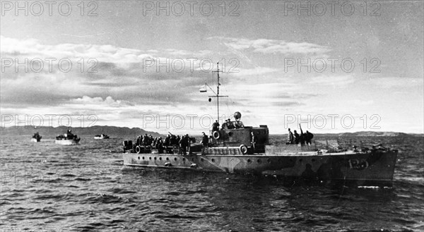 Northern fleet, soviet submarine chasers patrolling in the berents sea, november 1942.