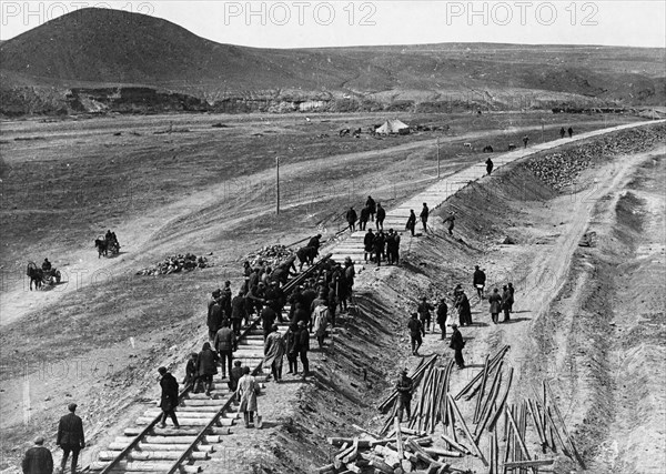 Workers laying track for the turkistano-siberian railroad line (1927-1930).