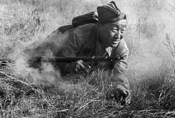 World war 2, battle of stalingrad, kalmyk guardsman bamba ochir kikidjeyev, an ammunition carrier, is keeping his crew supplied with mines northwest of stalingrad, december 1942.