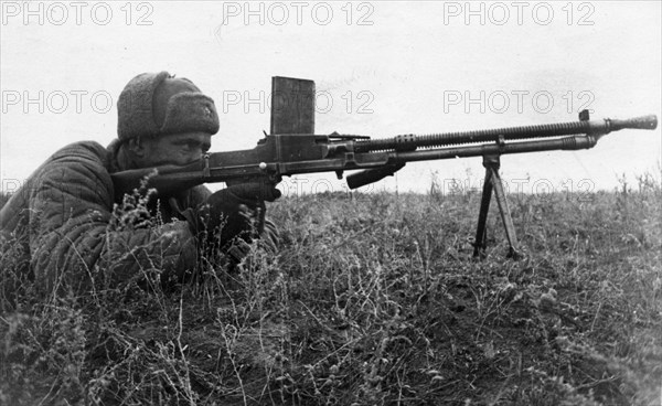 World war 2, battle of stalingrad, southwest of stalingrad, soviet senior sergeant kondrashev with a captured machinegun, he was the first to break into an enemy blockhouse killing 3 soldiers and capturing the machinegun and proceding to mow down the enemy with it, january 1943.