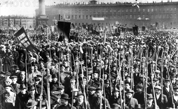 A rally of thousands of russian soldiers and civilians in front of the winter palace in petrograd ( st, petersburg ), protected by the red guard who are shown in the foreground, they were composed of civilians who siezed guns wherever they could be found and rushed to the support of the bolsheviks.