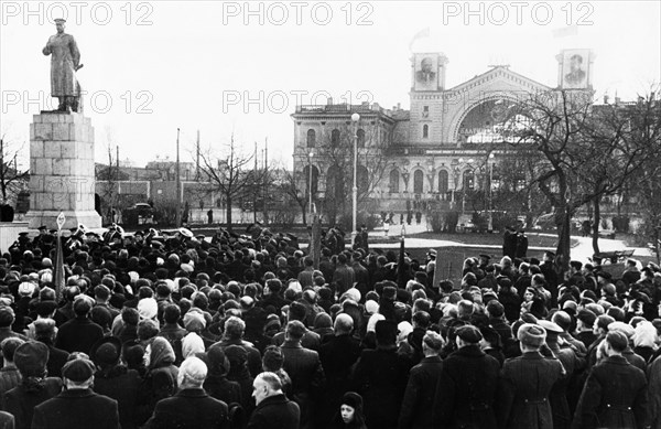 A crowd gathered for the unvailing of a new monument to joseph stalin erected in front of the baltic railway station in leningrad, november 1949.