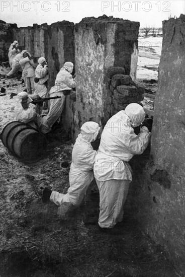 World war 2, battle of stalingrad, soviet troops fighting for kuberle (south of zimovniki) south of stalingrad, february 1943.