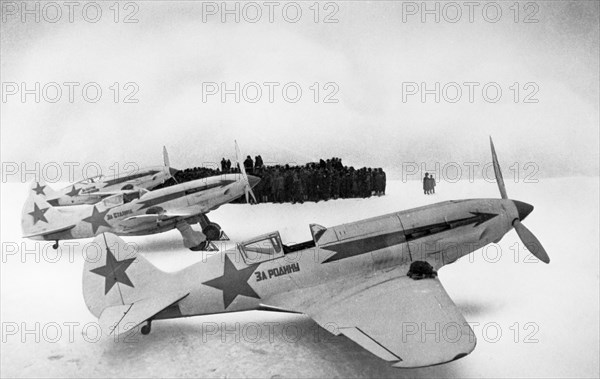World war 2, soviet air force mikoyan-gurevich mig-3 (i-18) fighters in winter camouflage during the defense of moscow, 1942.